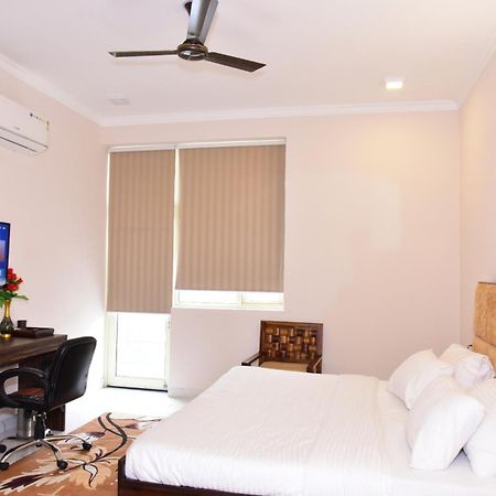 Arkaya Inn Gurgaon Buitenkant foto